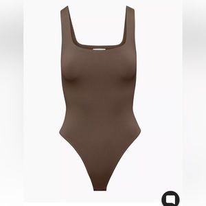 Aritzia Babaton Contour Squareneck Bodysuit